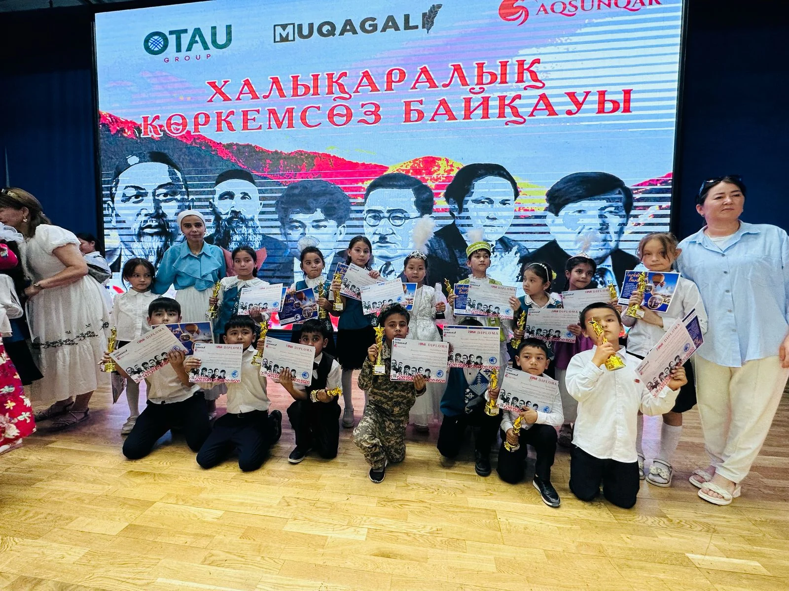 Халықаралық көркемсөз байқауына қатысушылар